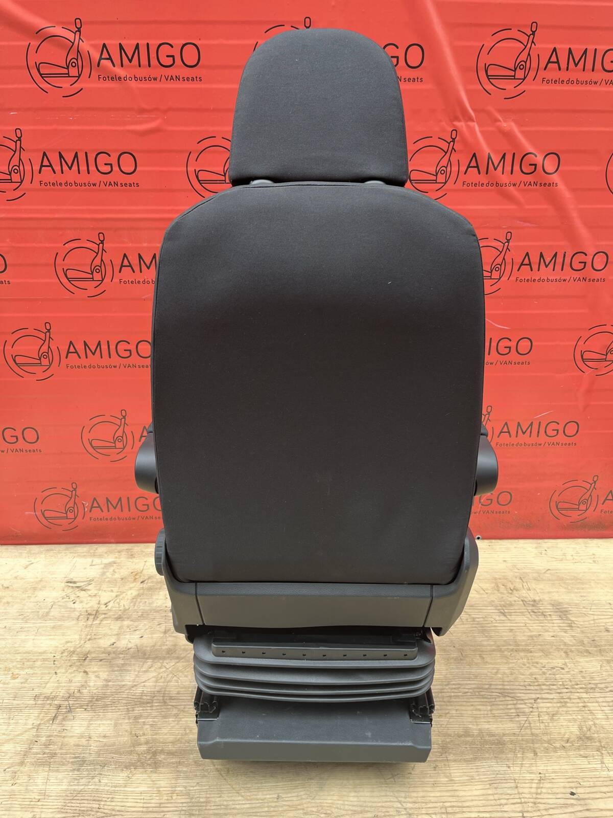 https://foteledobusow.sklep.pl/eng_pl_MAN-TGE-VW-Crafter-II-2016-2023-UK-driver-seat-EU-passenger-seat-captain-armrest-suspension-2008_7.jpg