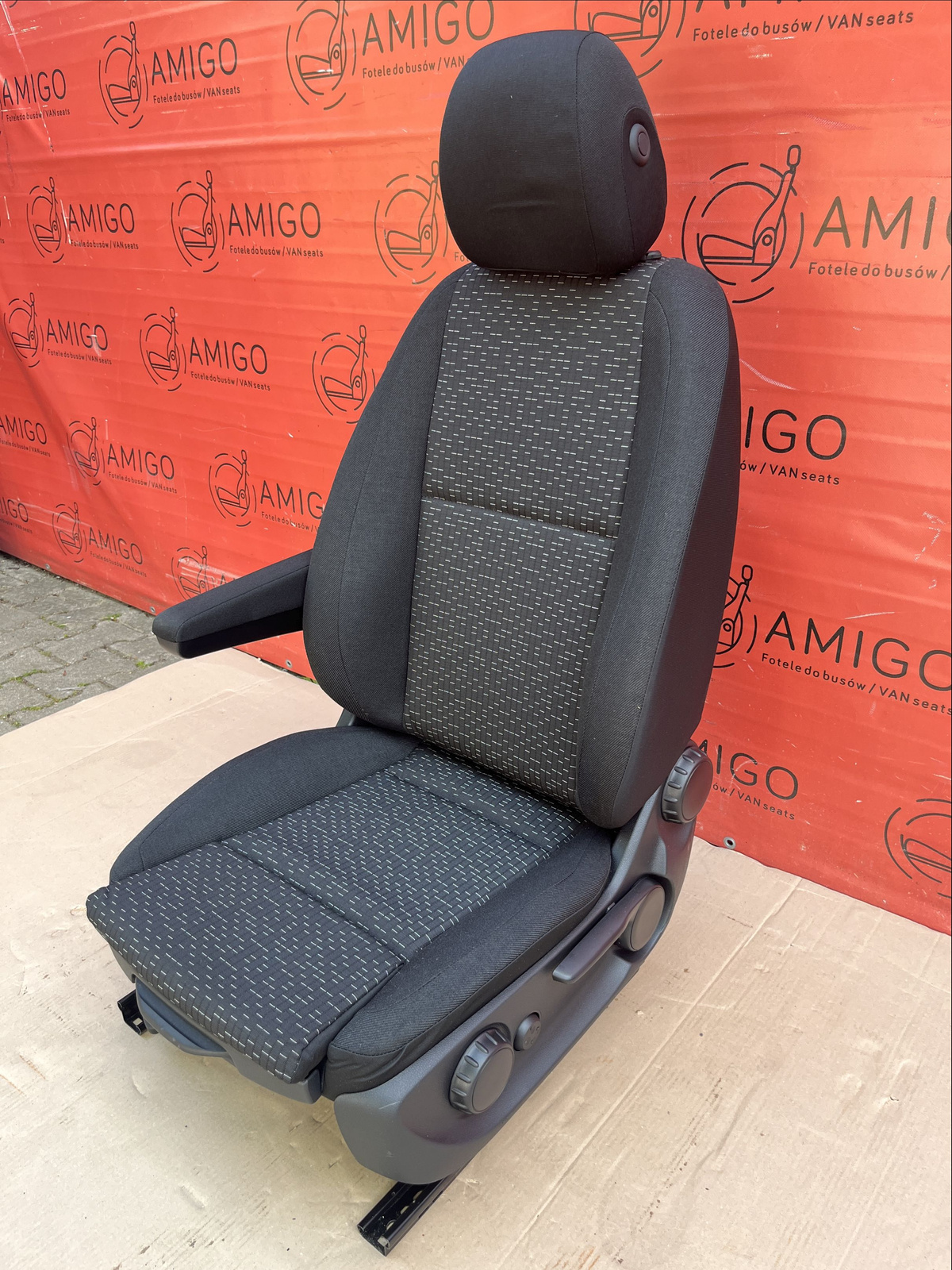 Seat Mercedes Vito W447 UK passenger | EU driver armrest adjustments CALUMA