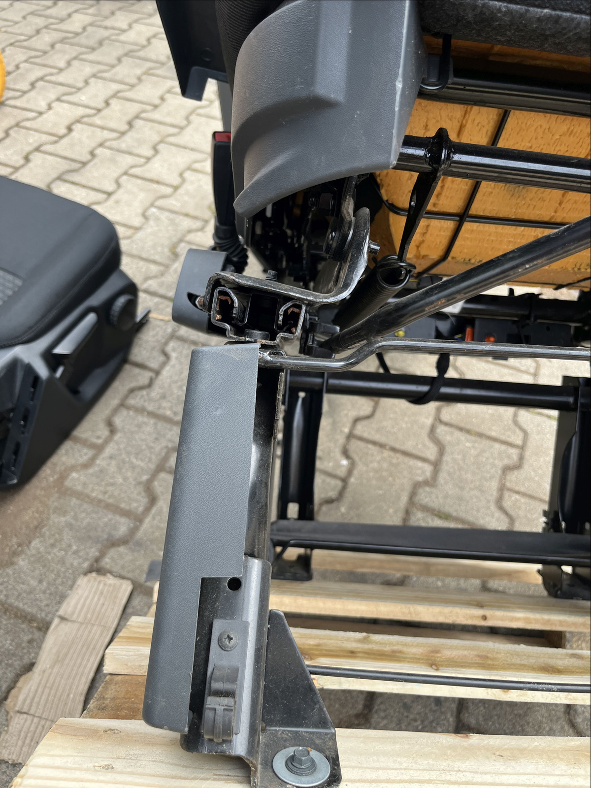 Seat Mercedes Sprinter W907 W910 EU passenger seat | UK driver 2018-2025 Maturin with base