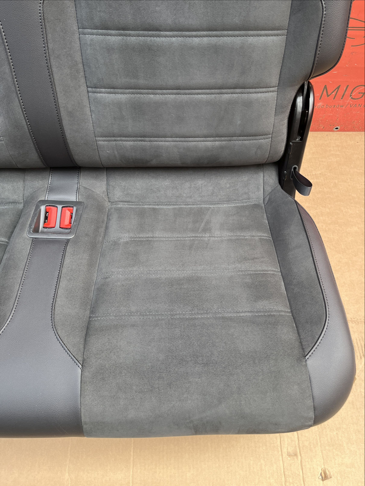 VW Caddy MAXI Sitz dritte Sitzreihe 2er Sitzbank Alcantara Schwarz