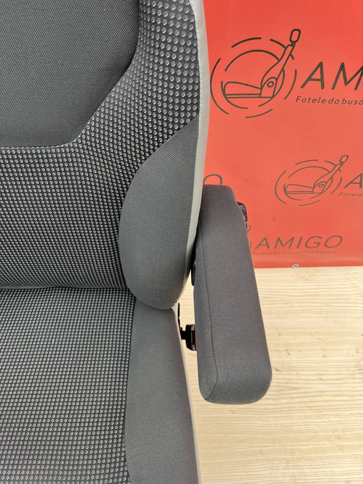 Seat EU passenger | UK driver Renault Trafic Opel Vauxhall Vivaro Nissan Primastar 2001-2014