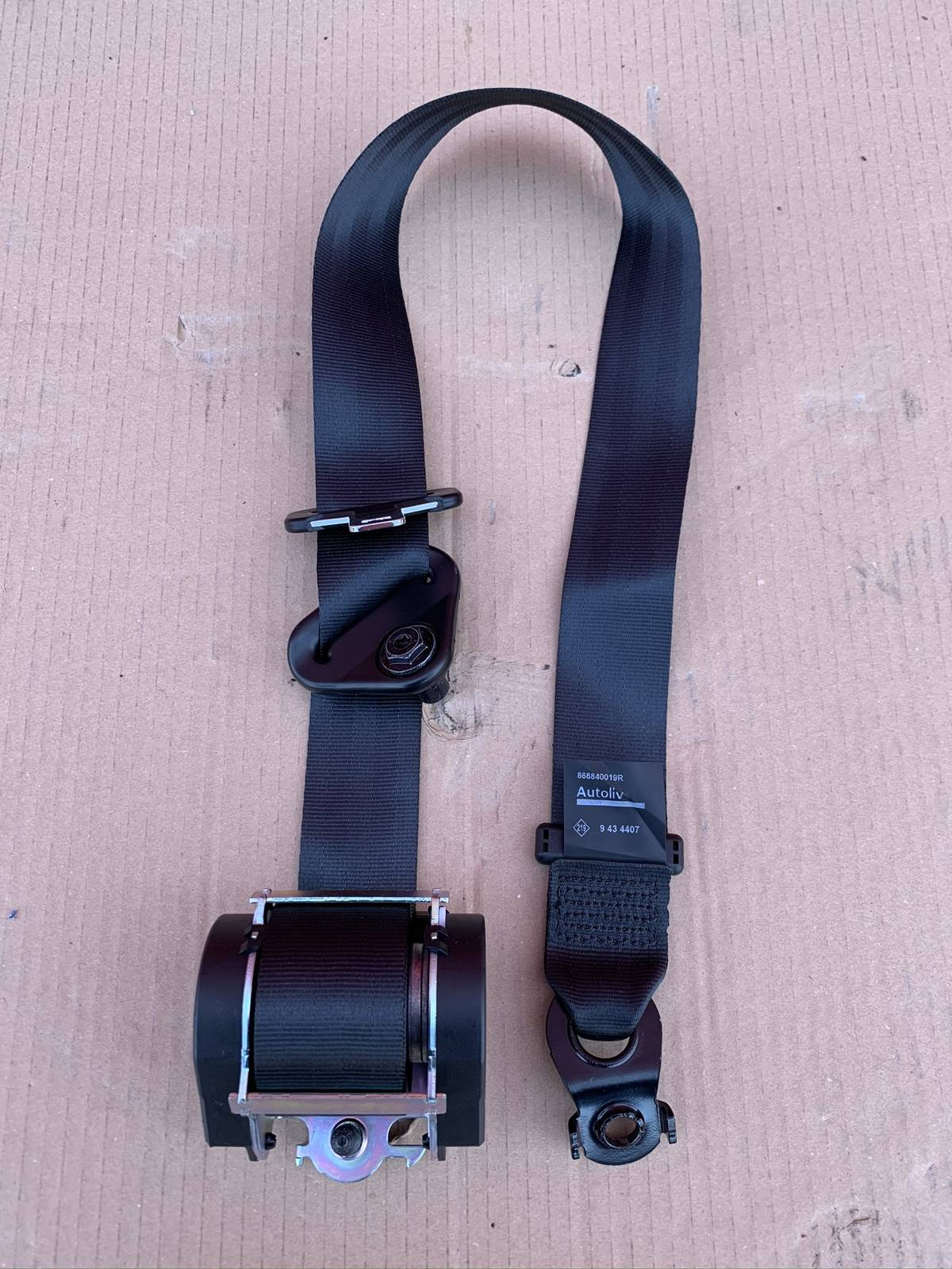 Opel Movano Master NV400 pas przedni prawy 868840019r 10068472