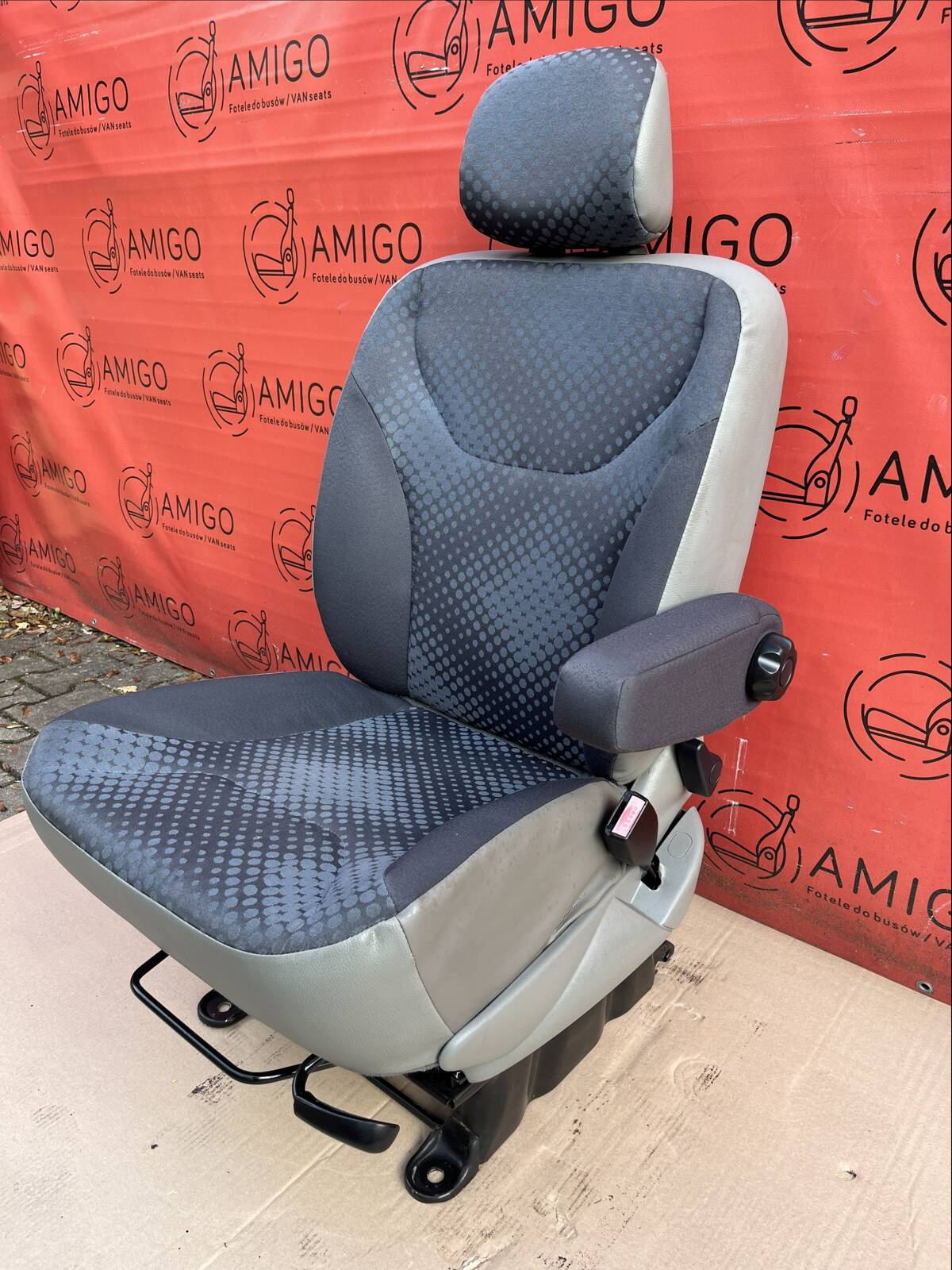 Seat EU passenger | UK driver Renault Trafic Opel Vauxhall Vivaro Nissan Primastar 2001-2014