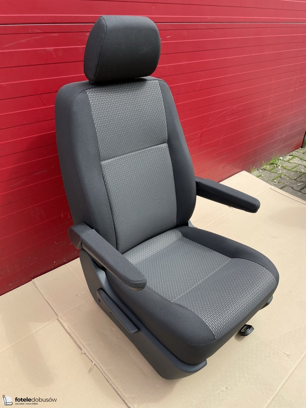 Fotel przód pasażera komfortowy z podłokietnikami BRICKS VW T5 T6.1