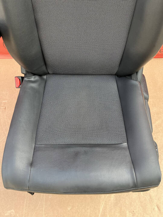 Fotel kierowcy Vivaro Proace Traveller Expert Dispatch Scudo Podgrzewany poduszka powietrzna